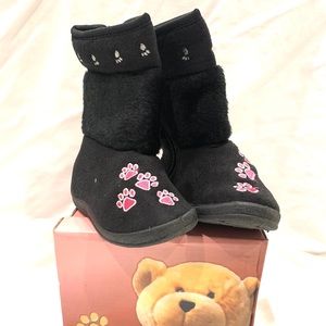 Girl Black fuzzy booties